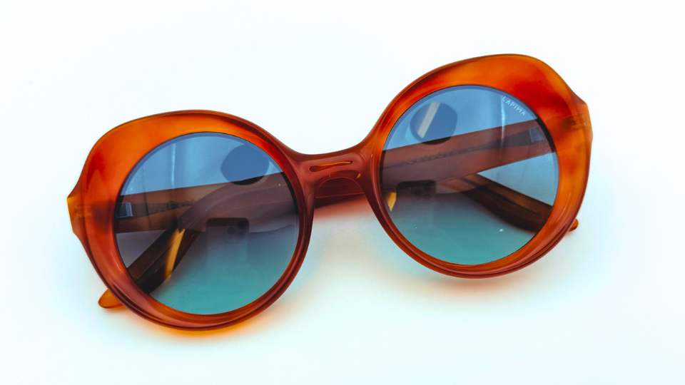 Lunettes colorées : la tendance incontournable de l’été 2025