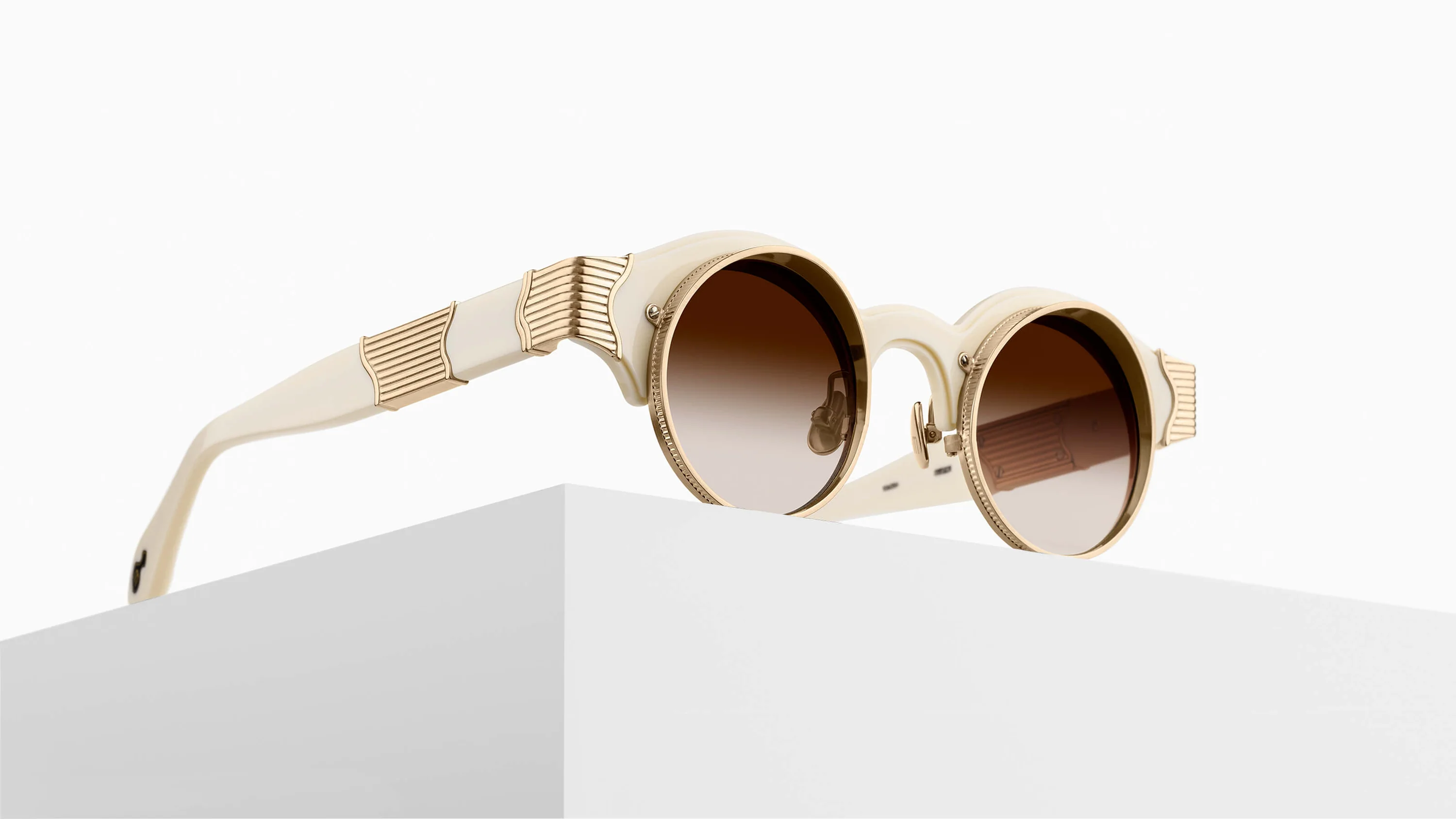 matsuda 10605H  Brushed Gold - Milk White