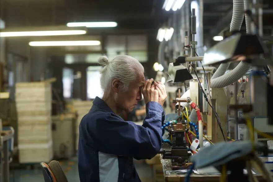 Atelier de fabrication de lunettes Paris Miki à Sabae